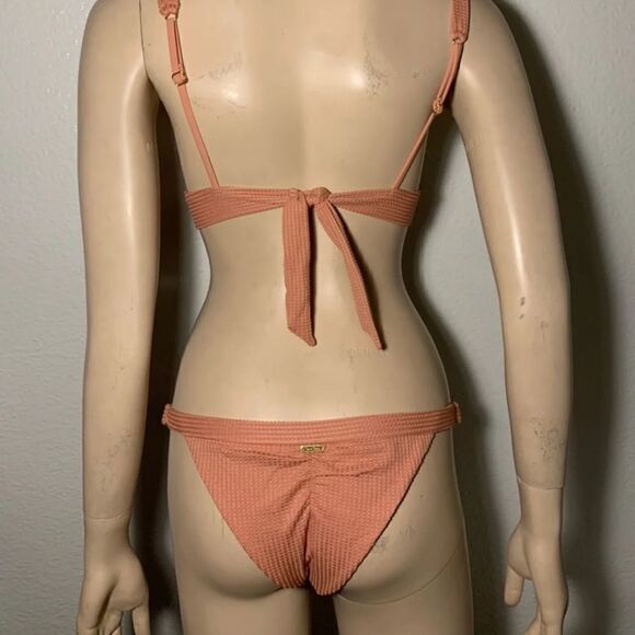 Beach bunny bikini set!! - Picture 2 of 5